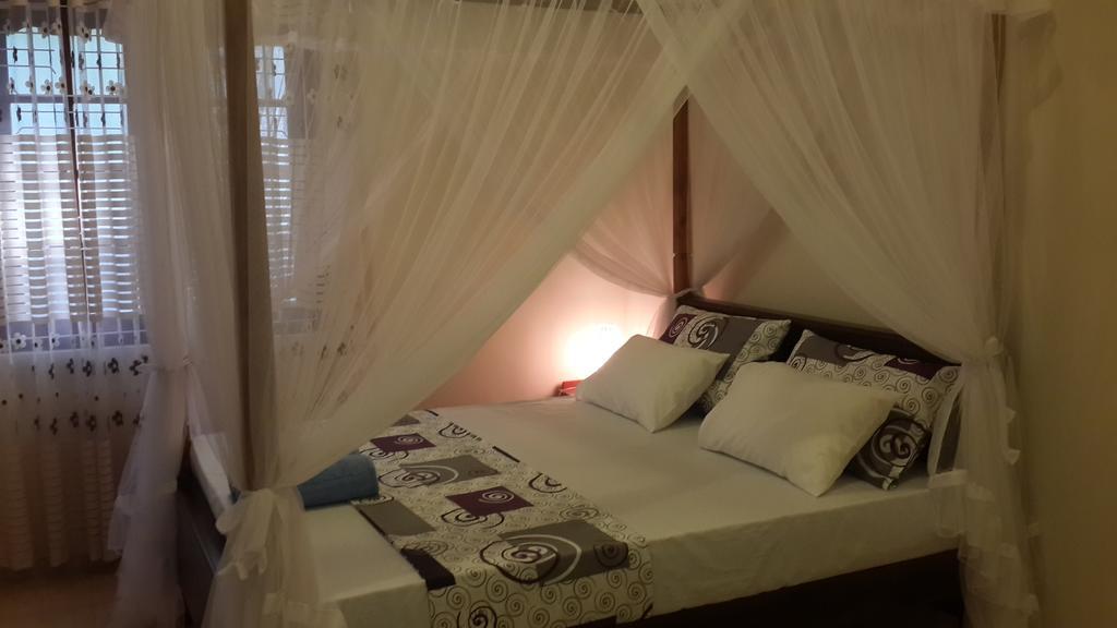 Golden Beach Rest Tangalle Exterior photo