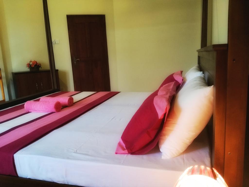 Golden Beach Rest Tangalle Exterior photo
